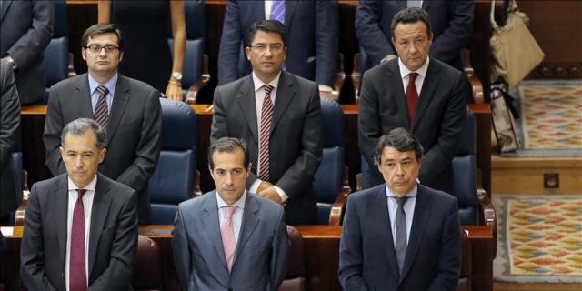 La Asamblea guarda un minuto de silencio por el "cruel" asesinato de Carrasco