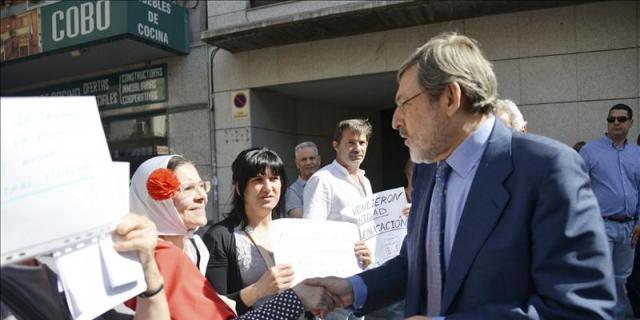 Lissavetzky, a Botella: "Hable con el Santo, a ver si le da alguna directriz"