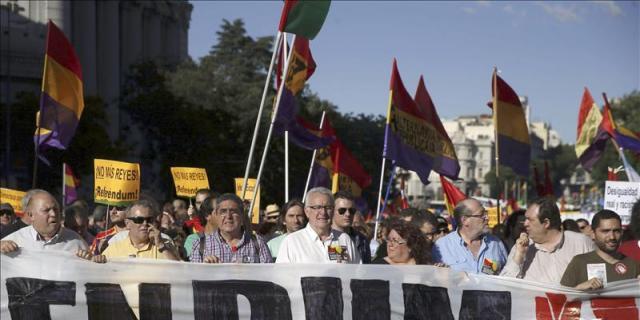 Una marcha pide referéndum sobre la monarquía