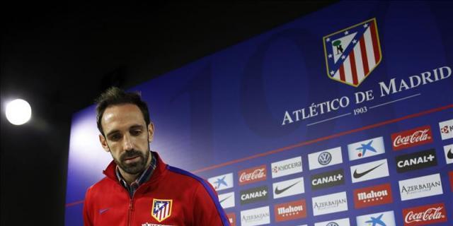 Juanfran afirma que desea "retirarse en el Atleti"