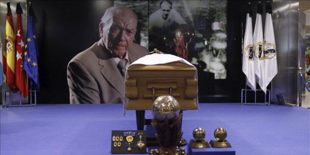 El madridismo acude en masa a despedir a Di Stéfano