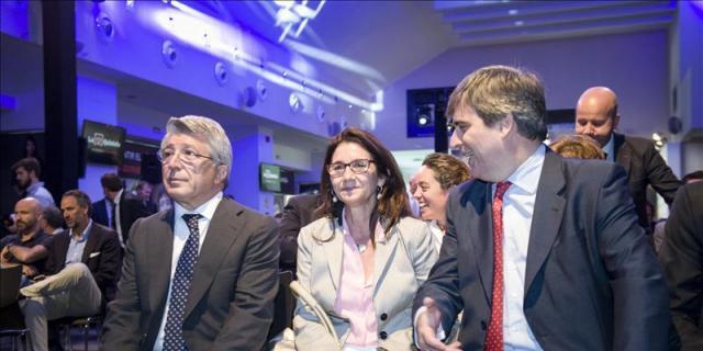 Cerezo dice que el Atlético hará "un doblete", pero le da igual "con qué títulos"