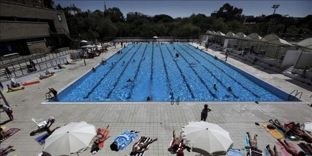 Más de 3.100 personas fueron asesoradas sobre los riesgos del sol en las piscinas de Madrid