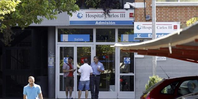 La "Marea blanca" pide la reapertura del hospital Carlos III La "Marea blanca" pide la reapertura del hospital Carlos III