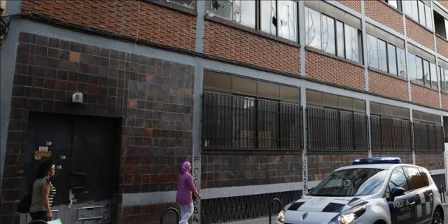 Desalojan sin incidentes la casa &quot;okupada&quot; por ultraderechistas en Madrid