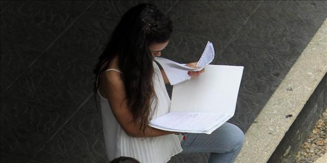 Más de 6.100 aspirantes compiten en Madrid por 400 plazas de médico o matrona