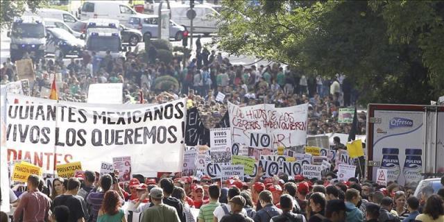Los estudiantes se manifiestan contra la "contrarreforma franquista"