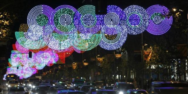 Las luces de Navidad lucirán más tiempo y en más calles