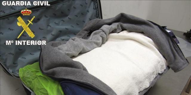 Incautados 15 kilos de cocaína en controles en Barajas con tres detenidos