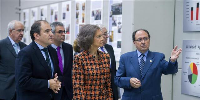 Doña Sofía entrega una aportación al Banco de Alimentos e inaugura un nuevo almacén