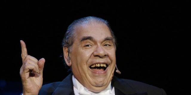 Humor deslenguado de Pinti cruza el charco para hacer reír sobre las crisis