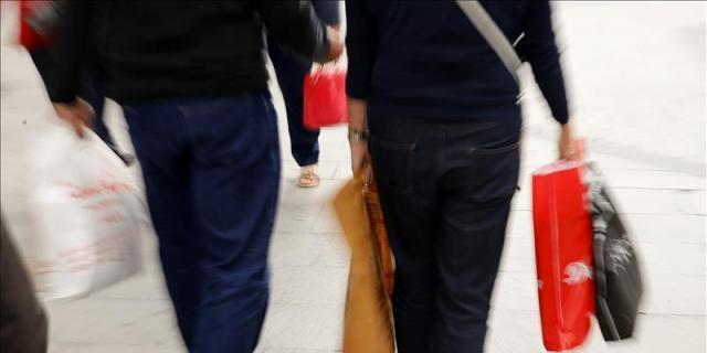 El puente de la Constitución sí abren los grandes comercios