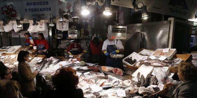 Los mercados tradicionales invitan a hacer en ellos la compra "También en navidad"