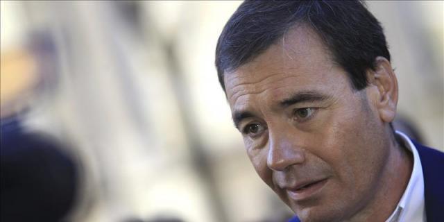 Gómez impulsará una ley para ordenar la sanidad y acabar con su politización