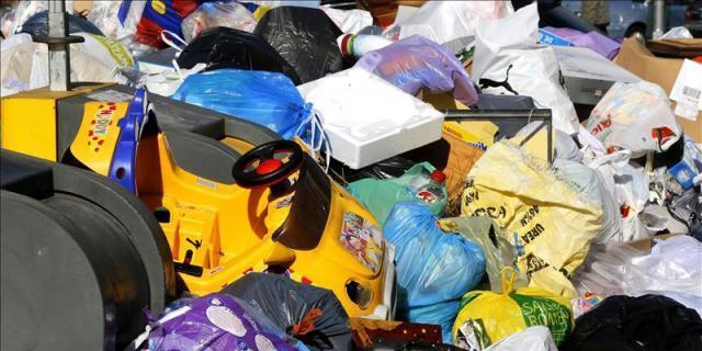 La oposición de Parla se encierra en el Ayuntamiento hasta que termine la huelga de basuras