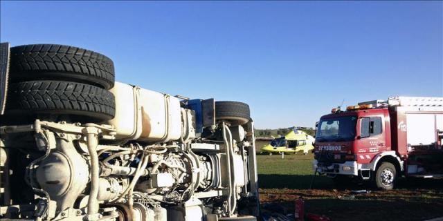 Un conductor resulta herido leve tras un accidente de camión en Campo Real