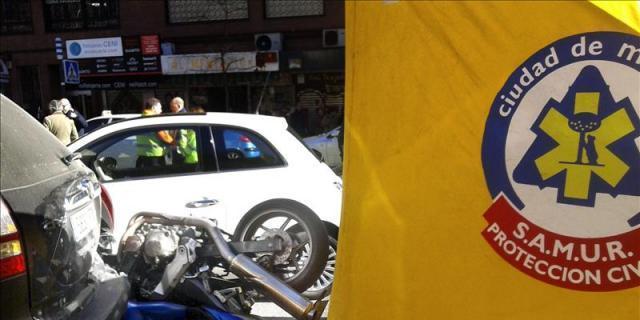 Un motorista fallece tras chocar con dos coches aparcados en Chamberí