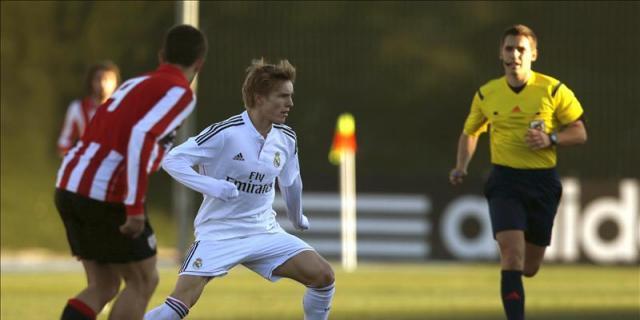 Luz y sombra en el debut de Odegaard