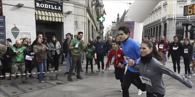 San Valentín invade Madrid: treinta parejas corren la I Carrera de los Enamorados 
