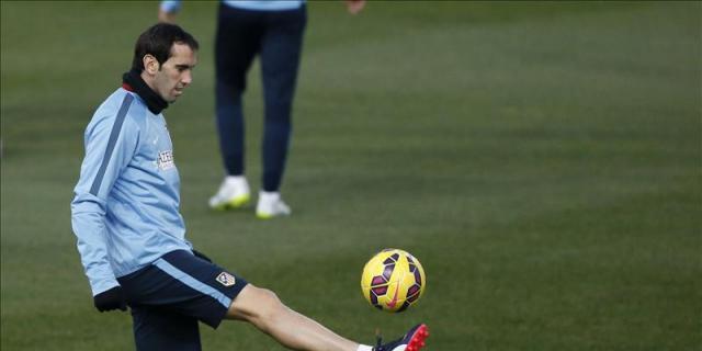 Godín trabaja con balón y Mandzukic sigue en el gimnasio