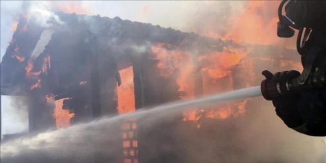 Arde una casa prefabricada en un centro hípico en San Sebastián de los Reyes