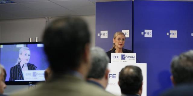 Cifuentes promete construir una carretera alternativa a la A-1