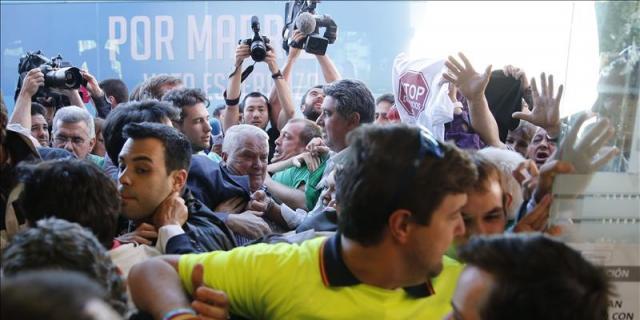 Tres afiliados del PP agredidos antes de un mitin de Aguirre y Pastor en Carabanchel