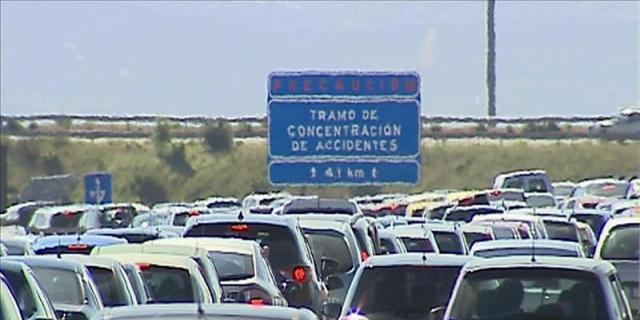 Un accidente entre dos camiones causa retenciones en la M-50 y en la M-45