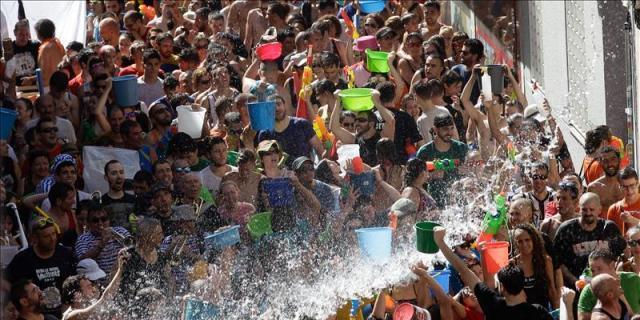 Los piratas toman Vallecas a golpe de pistola de agua