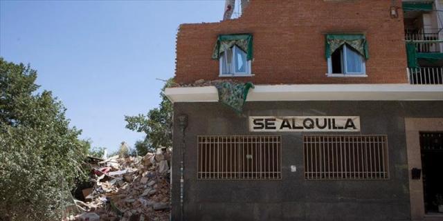 Los vecinos afectados por el derrumbe del edificio acuerdan crear una asociación