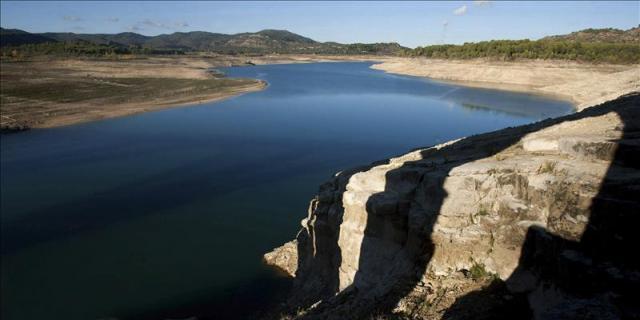 Los embalses están al 57,8 % de su capacidad y bajan un 1 % en una semana