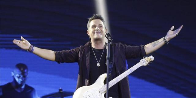 Alejandro Sanz sigue "pisando fuerte" en "casa"