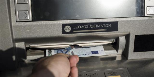 Economía ultima el borrador de orden que regulará las comisiones de los cajeros