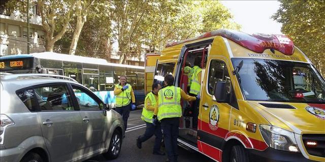 Una joven de 25 años, herida grave tras ser atropellada en un paso de cebra