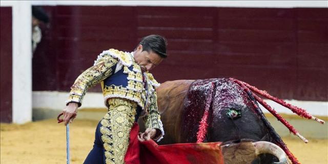 El poso de Urdiales y la frescura de López Simón se baten en Las Ventas
