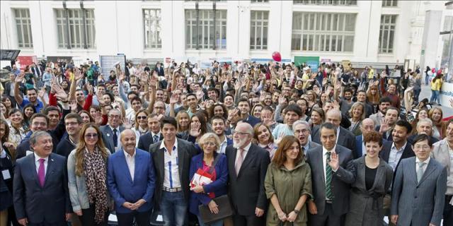 Los Erasmus cambian la discoteca por el Ayuntamiento en su día de bienvenida