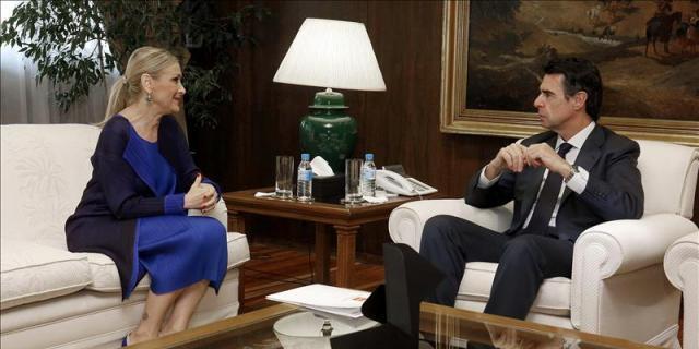 Cifuentes propone crear un fondo solidario para garantizar luz y calefacción