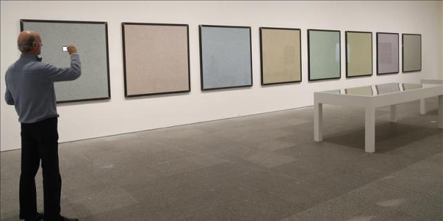 Aballí da visibilidad a lo invisible de lo cotidiano en el Reina Sofía