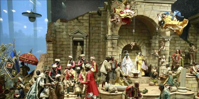 El Belén del Palacio de Cibeles inaugura la Navidad en Madrid