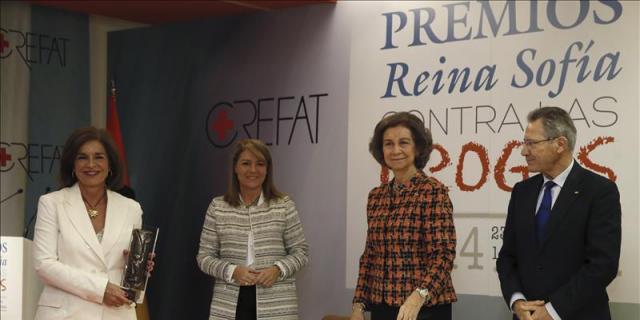 Doña Sofía entrega a Ana Botella un premio para la fundación que preside