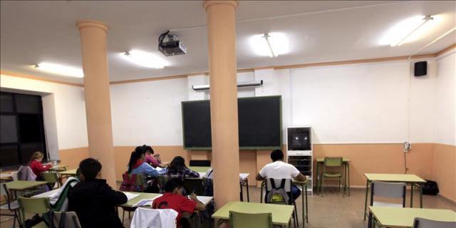 Varias familias de Montecarmelo se encierran para pedir a la Comunidad un instituto