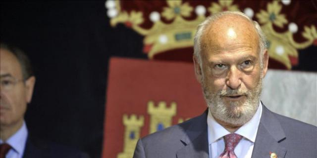 Echeverría presenta su dimisión pese a negar que condujera "embriagado"