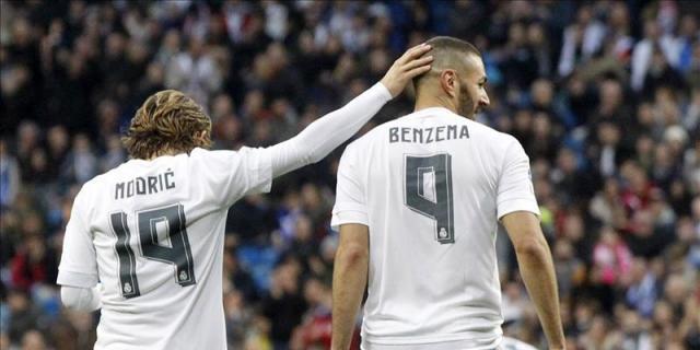 Benzema celebra con tres goles sus doscientos partidos en Primera