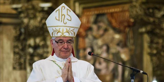 El obispo de Santander resta importancia a las reinas magas en las cabalgatas