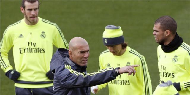 Pepe y Bale siguen entrenándose al margen del grupo