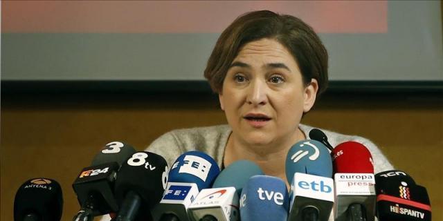 Colau pide la libertad para los titiriteros porque no ve delito en su obra