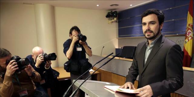 Garzón: Aguirre dimite para intentar salvarse de lo que le viene encima al PP