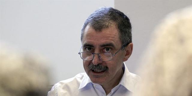 El Reina Sofía firma el derecho preferente de los fondos del Archivo Lafuente