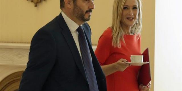 El consejero niega que Vallecas vaya a quedarse aislado con las obras de metro