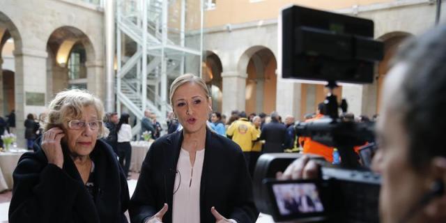 Cifuentes y Carmena ensalzan la unidad en el aniversario del 11-M